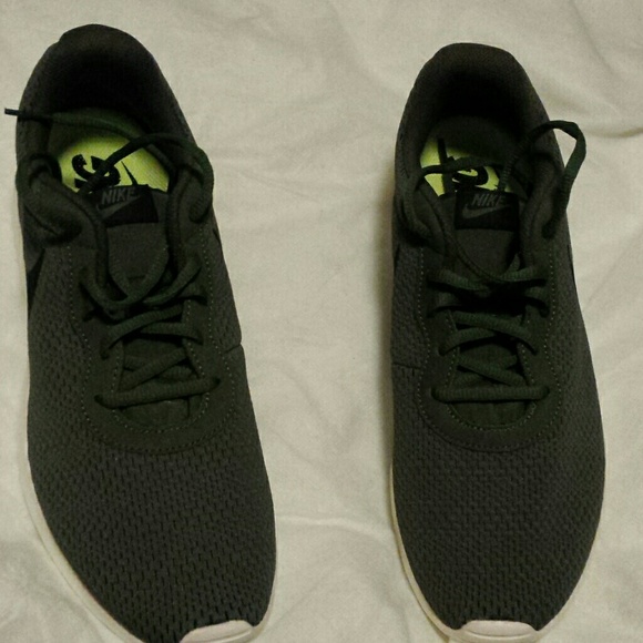 NWOB Men's Nike running shoe 844887-301 - Picture 2 of 3